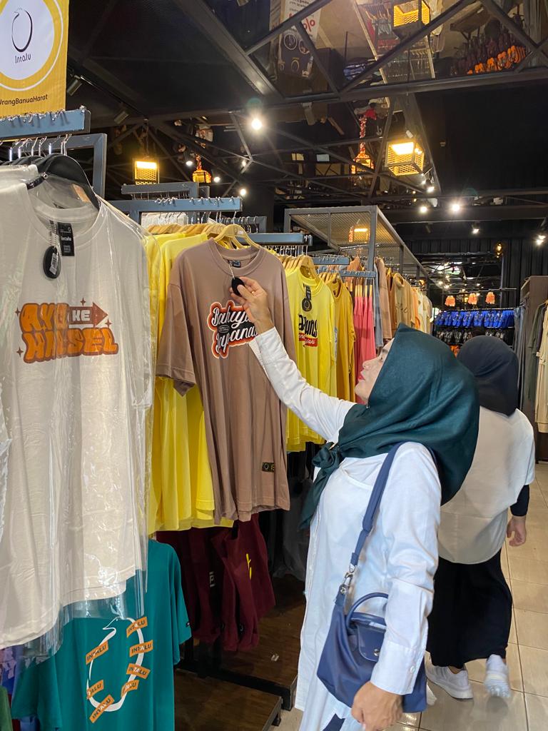 KREATIF: Masyarakat masih antusias untuk membeli produk produk kreatif asli Banua