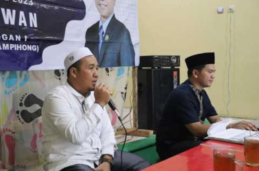 KUNJUNGAN - Komisi I DPRD Balangan, Rusdin Barhiwan, SH, dan Ketua Komisi III, Hafiz Ansari, sapa warga Kecamatan Paringin Selatan.