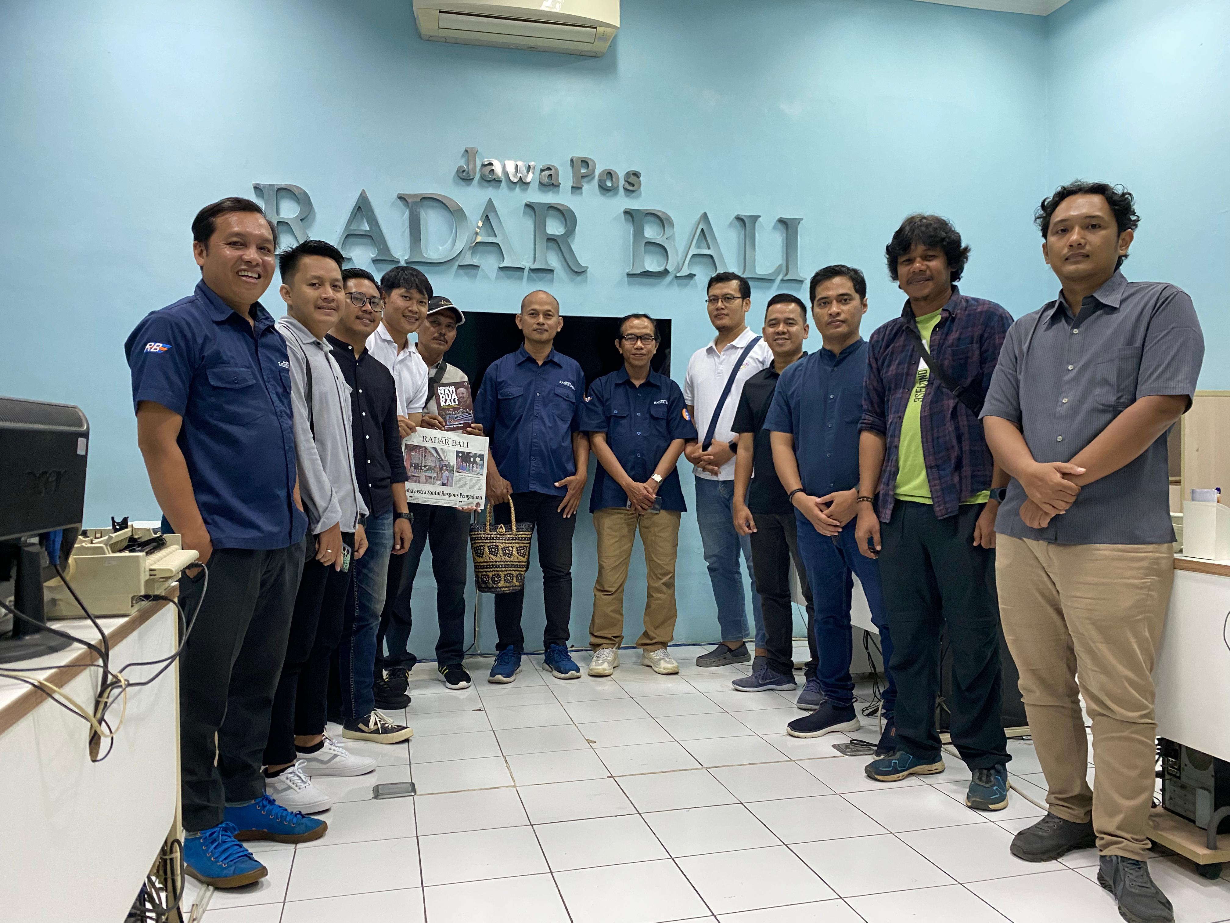 KUNJUNGAN: PWI HST mengunjungi Radar Bali, Kamis (7/11).