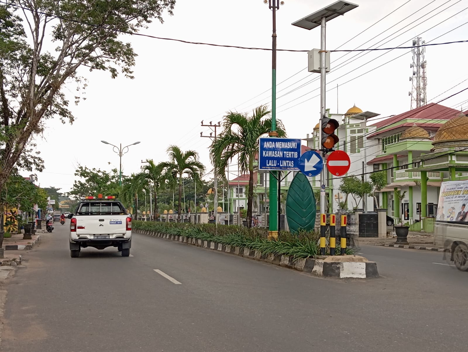 SERING DILANGGAR: Angkutan besar dilarang melintasi jalan perkotaan Kabupaten Tapin, tapi sering DILANGGAR.