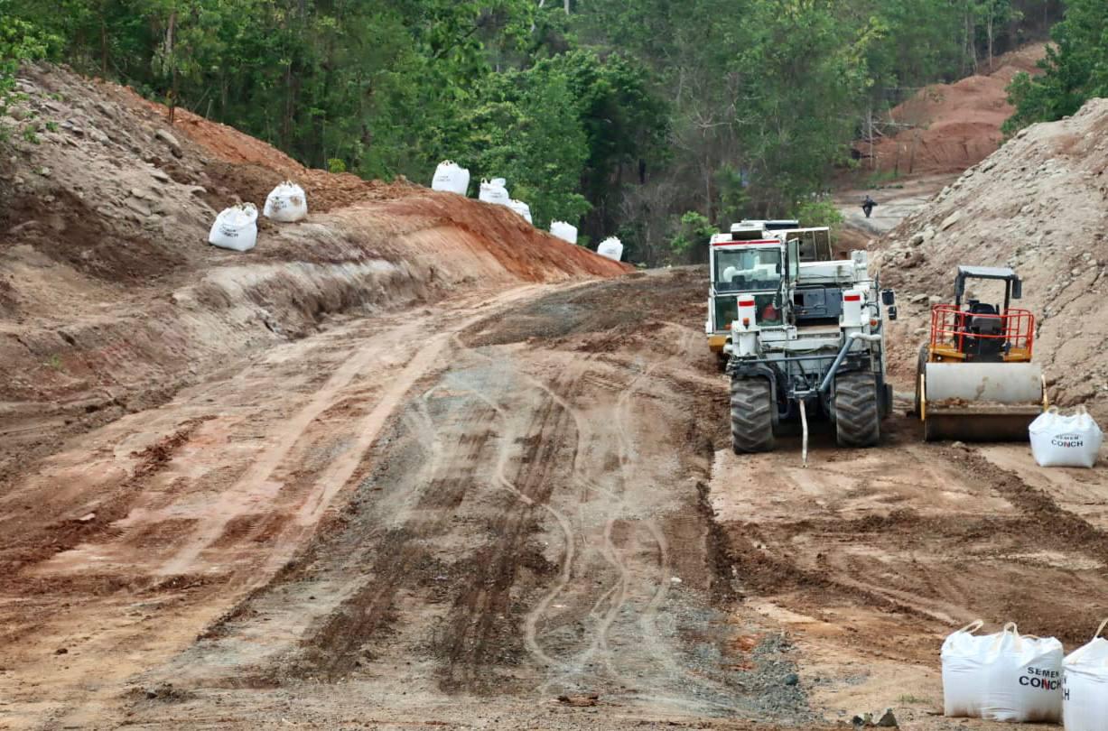 MEGA PROYEK: Jalan Banjarbaru-Batulicin akan menjadi warisan terbesar dari masa kepemimpinan Gubernur Kalsel Sahbirin Noor.&nbsp;