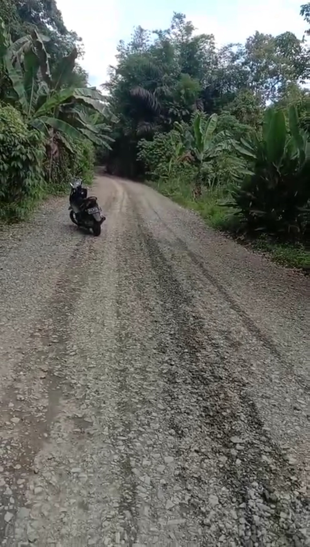 MENCEKAM: Tangkapan layar video dugaan perampokan di Desa Mantuyan, Kecamatan Halong.