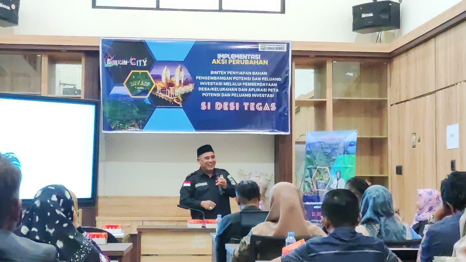 BIMTEK: DPMPTSP Tanbu menggelar bimtek dan sosialiasi aplikasi &ldquo;Si Desi Tegas&rdquo;, Kamis (7/12) di Batulicin. -