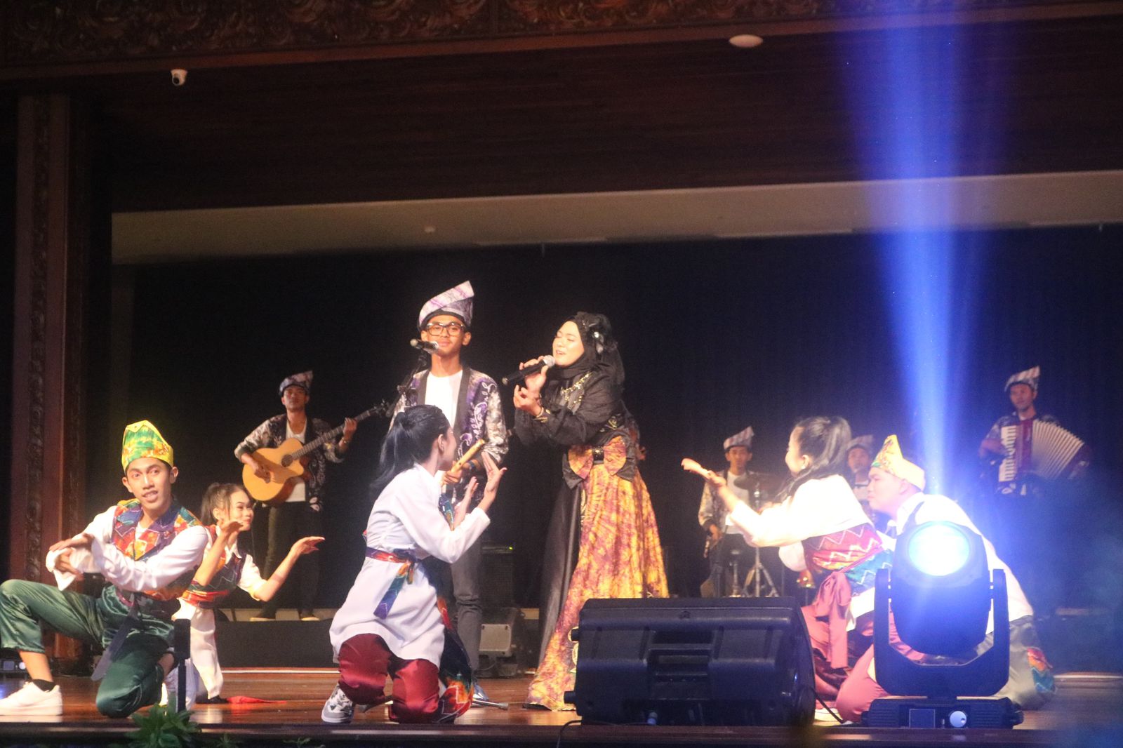 KEREN: Penampilan Gangsa Swara di Gedung Sasono Adiguno TMII Jakarta pada Minggu, (10/12) lalu. .