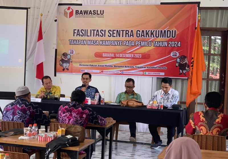 SOSIALISASI: Bawaslu HST memfasilitasi kegiatan sentra penegakan hukum terpadu. Ini upaya memitigasi Pemilu.