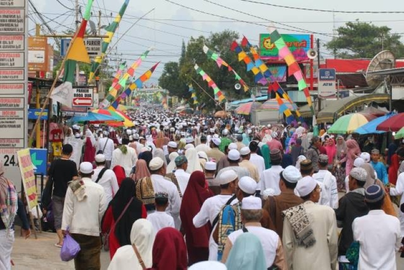 PRAPANDEMI: Suasana haul Guru sekumpul di tahun 2019.