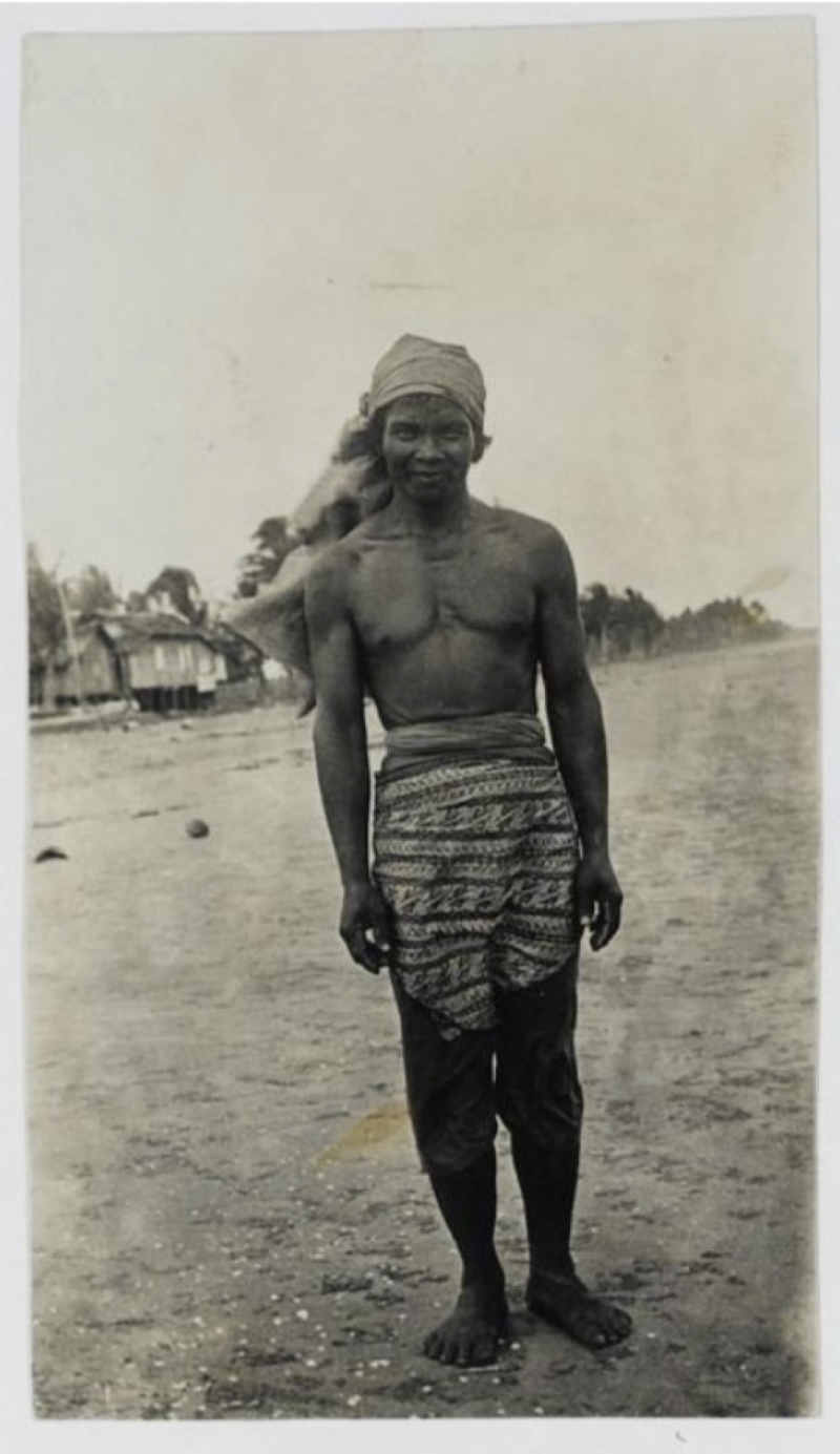 TAHULAH PIAN: Foto sejarah nelayan Pagatan berjudul Suku Bugis di Pagatan, Tanah Bumbu sebelah timur Bandjermasin (Boeginees te Pagatan ten oosten van Bandjermasin) tahun 1900-an.