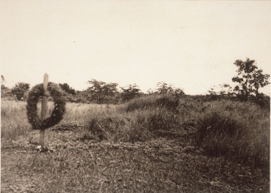 MAKAM MASSAL : Tempat pemakaman korban Tragedi Ulin di Lapangan Ulin Banjarbaru, seberang bandara yang ada sekarang.