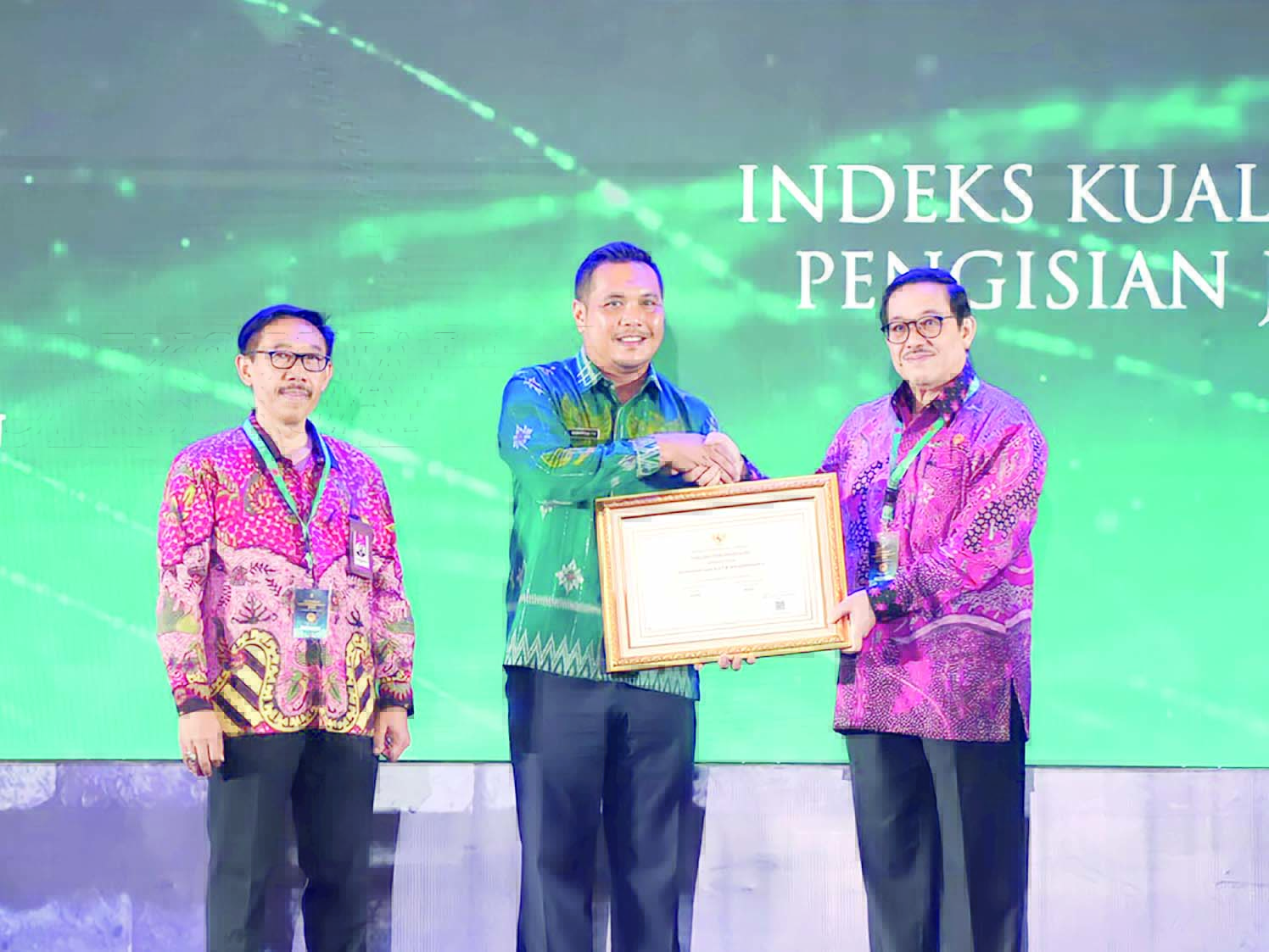 JUARA: Wali Kota Banjarbaru, HM Aditya Mufti Ariffin, menyabet dua kategori penghargaan dari Komisi Aparatur Sipil Negara (KASN) pada Kamis (7/12) lalu (MEDIA CENTER BANJARBARU UNTUK RADAR BANJARMASIN