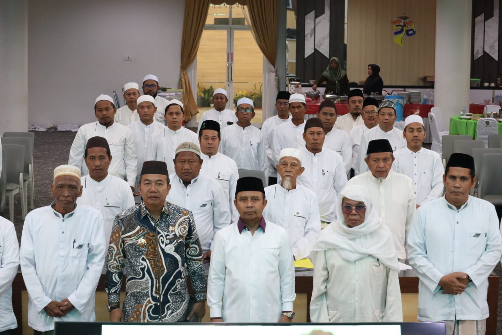 MUSDA MUI: Pj Bupati Tapin Muhammad Syarifuddin ditemani Ketua DPRD Tapin Yamani menyampaikan program Home Care Health saat menghadiri Musda MUI ke-10 di Aula Tamasa.