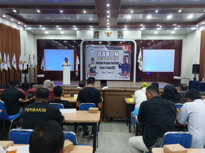 BERSIAP : Ketua Koni Kabupaten Tala, Muhammad Fahrianoor memberikan sambutan pada acara Rakon Koni Kabupaten Tala 2023, Rabu (27/12).