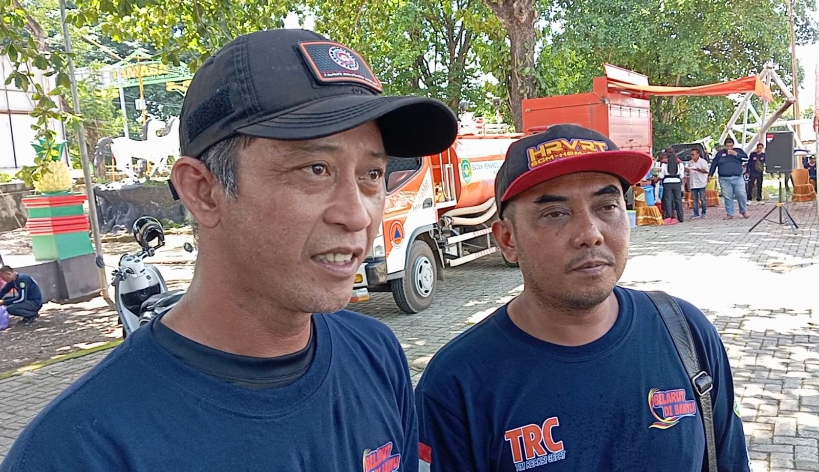 WAWANCARA: Koordinator Relawan Tapin Sekumpul, Yusi Rahman saat diwawancarai terkait persiapan jalur untuk pelaksanaan haul sekumpul.