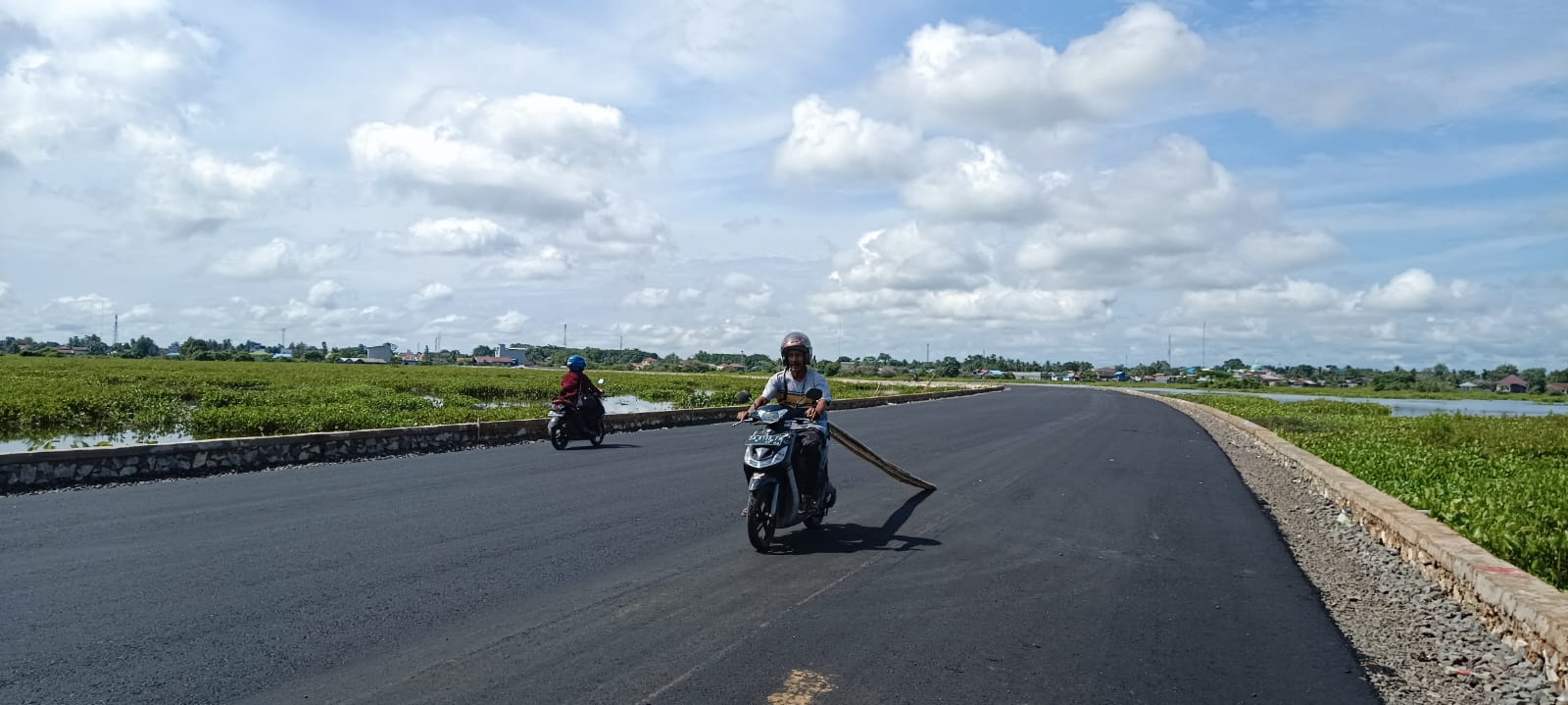ALTERNATIF: Jalan Tembus Bayur-Panangkalaan di Kabupaten HSU sudah dapat dilalui warga.(Foto: M Akbar/Radar Banjarmasin)