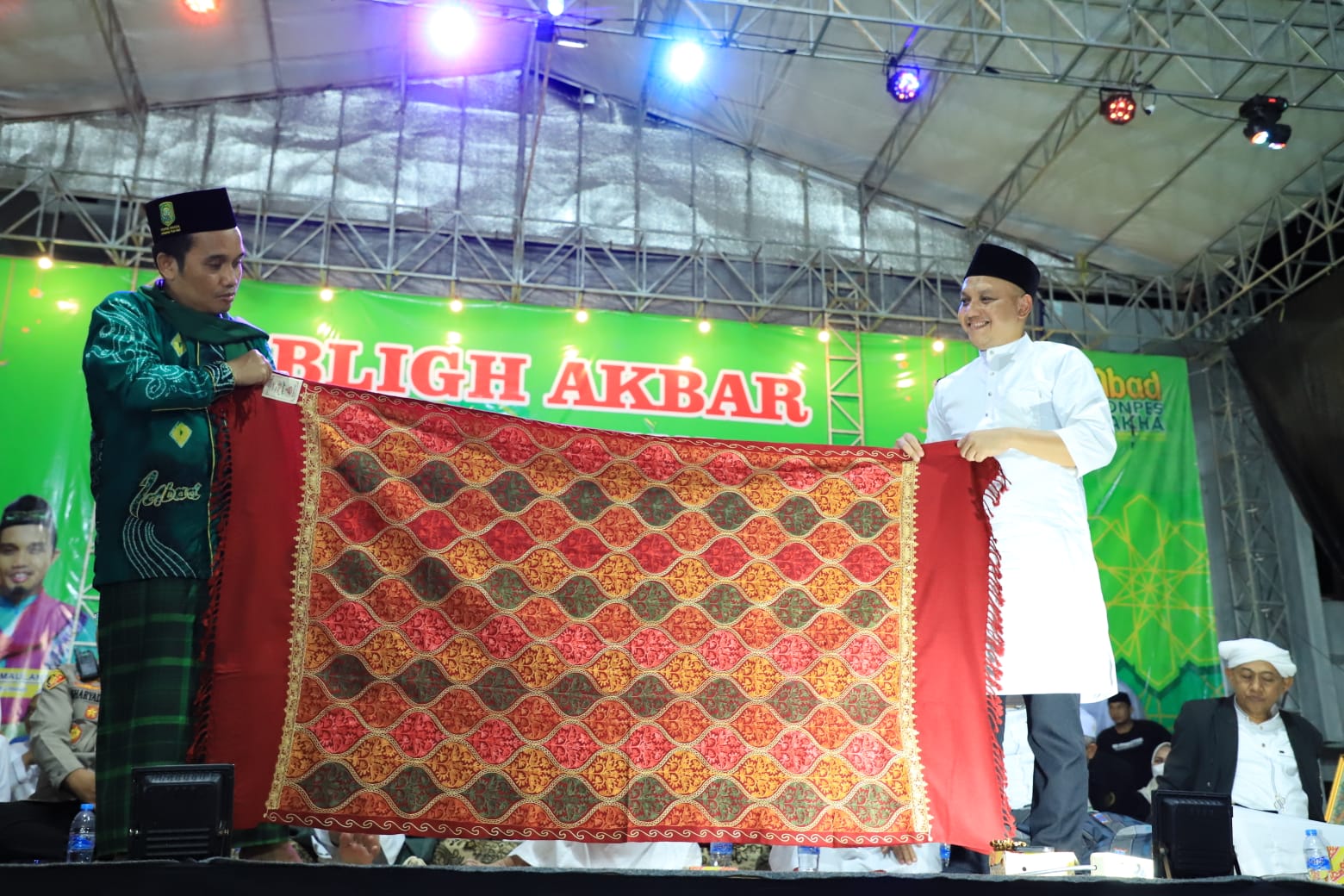 GALANG DANA: Saprah amal di Kabupaten Hulu Sungai Utara.