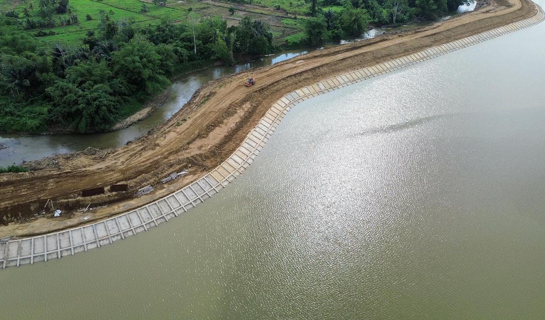 KOLAM REGULASI: Potret pembangunan kolam regulasi di Barabai. Foto ini diambil pada bulan November 2023 oleh PT Adhi-Cipta KSO.