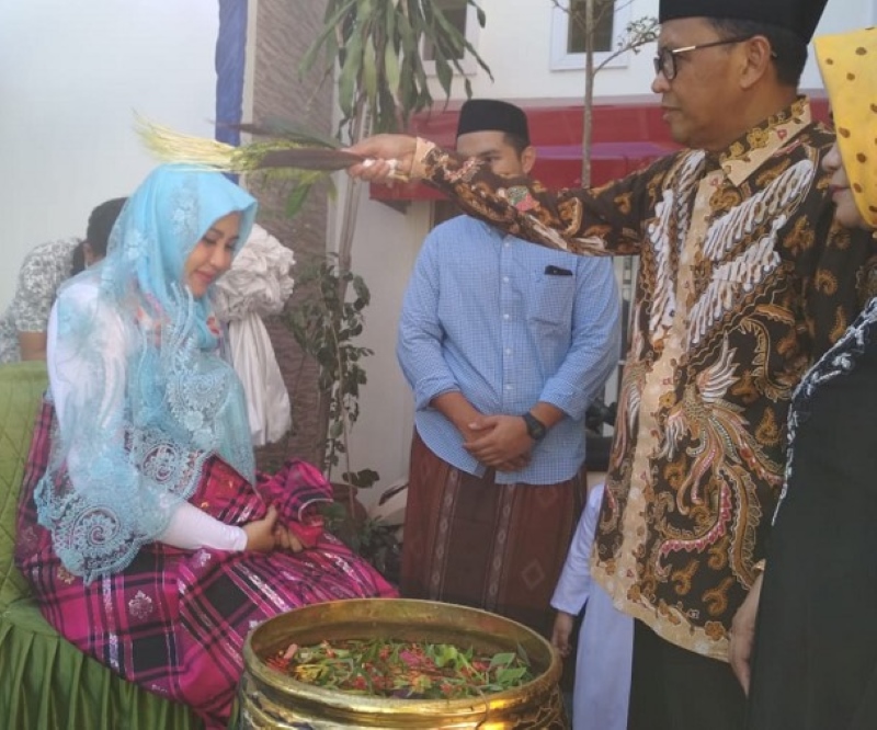 TAHULAH PIAN: Ilustrasi seorang perempuan mengikuti proses Mappasili di masa kehamilan tujuh bulan bagi warga Bugis. Acara ini juga kerap dilaksanakan di Tanah Bumbu.
