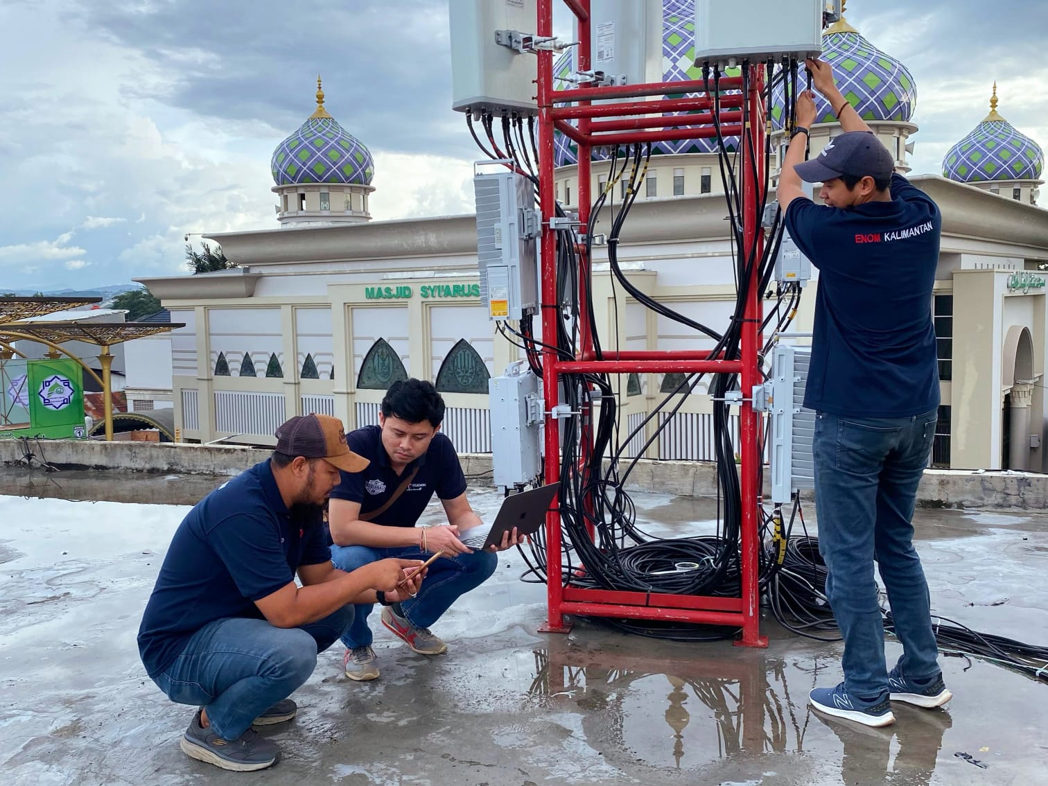 DUKUNG - Telkomsel ikut mendukung kelancaran Haul Guru Sekumpul ke 19