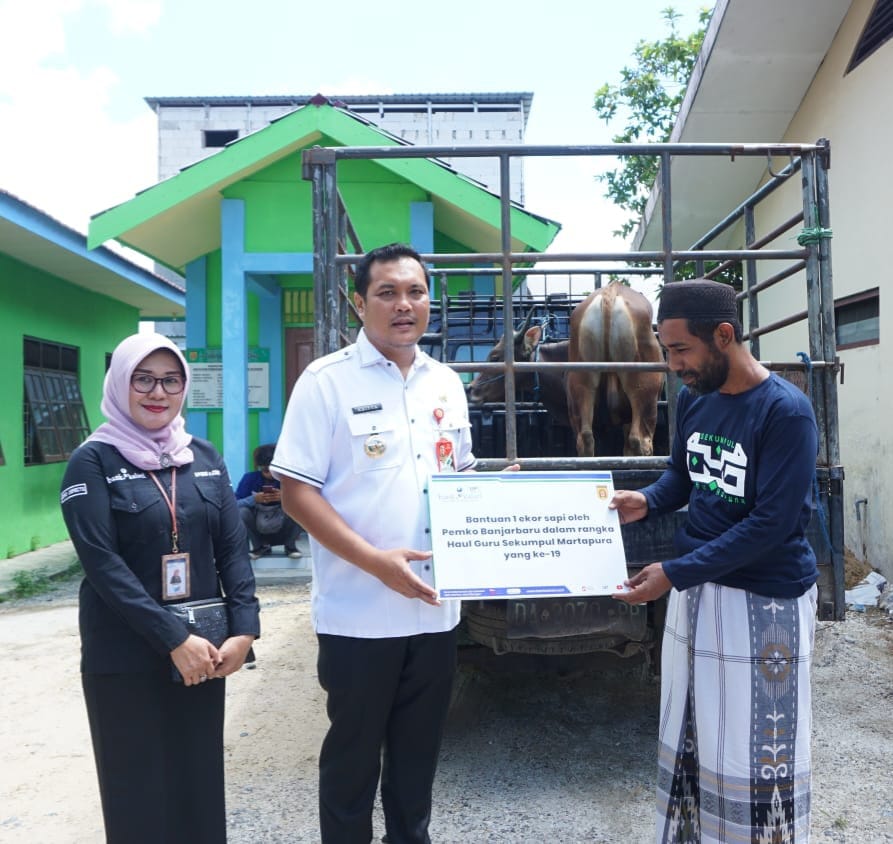 HAUL - Penyerahan bantuan Bank Kalsel dan Pemko Banjarbaru di Haul Guru Sekumpul ke 19