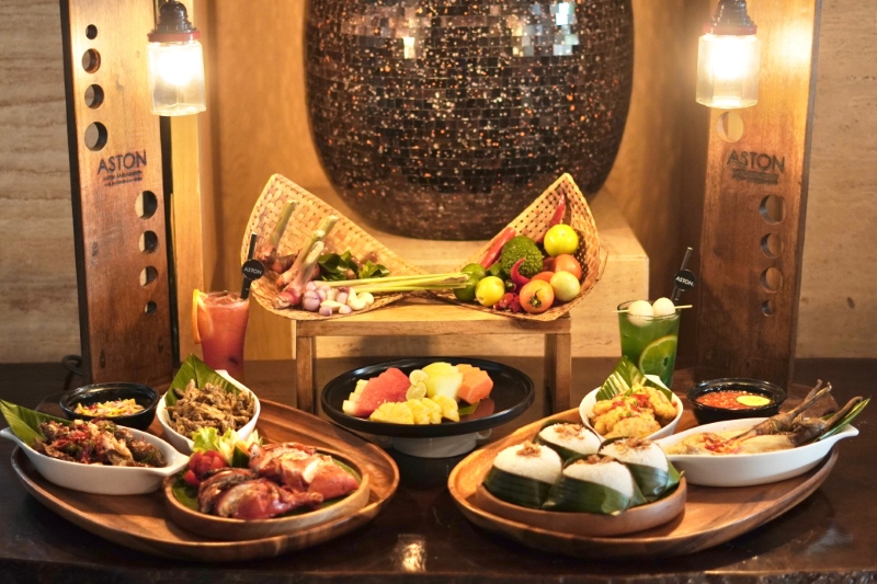 PAKET KOMPLET: Promo sajian lengkap bertema Rijttafel Indonesia diluncurkan ASTON Banua Banjarmasin Hotel. Berlaku hingga Maret mendatang.&nbsp;