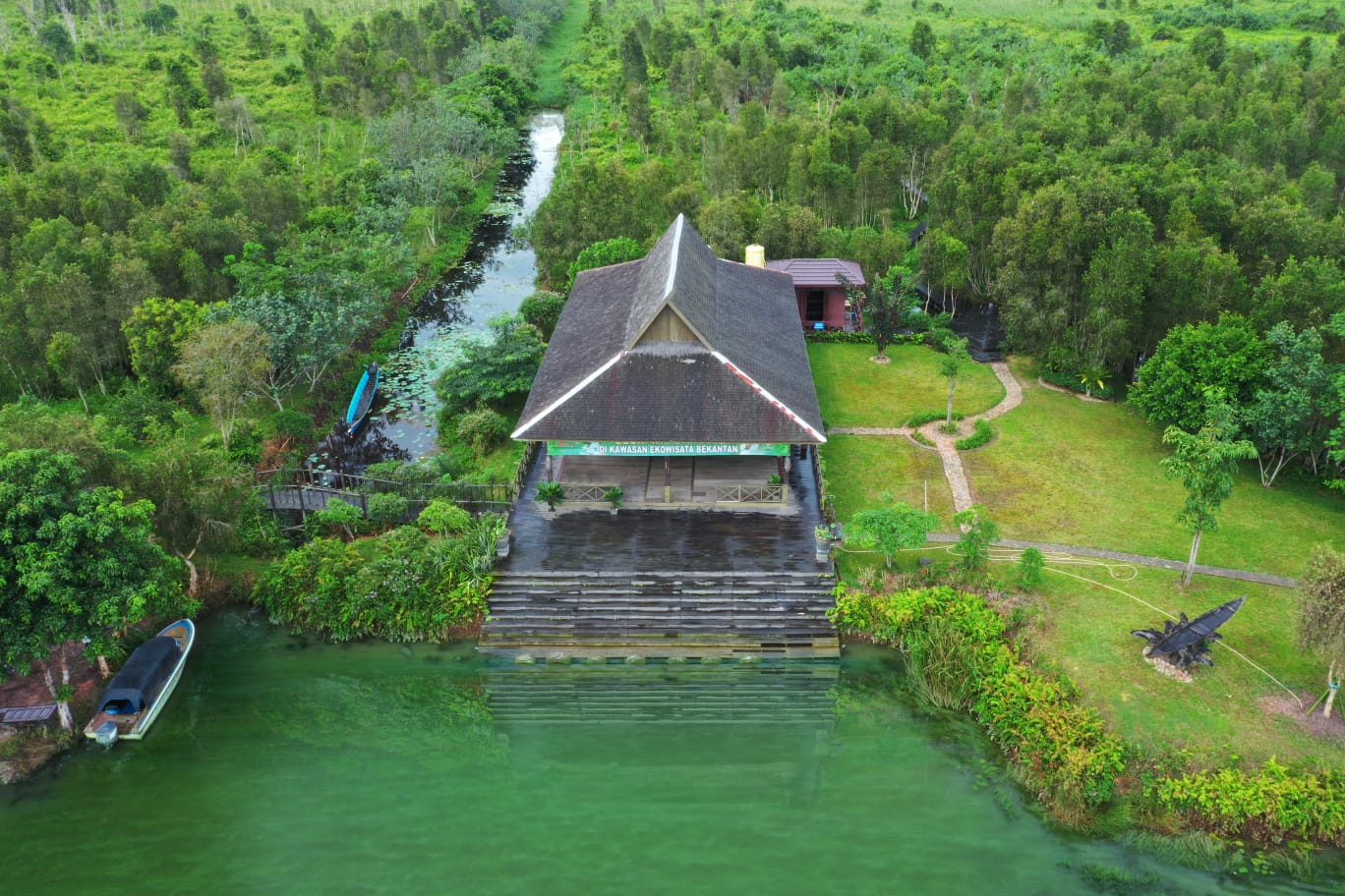 TINGKATKAN PEREKONOMIAN: Ekowisata Bekantan di Kecamatan Tapin Selatan bakal dikembangkan.(Foto: Pengelola Ekowisata Bekantan untuk Radar Banjarmasin)