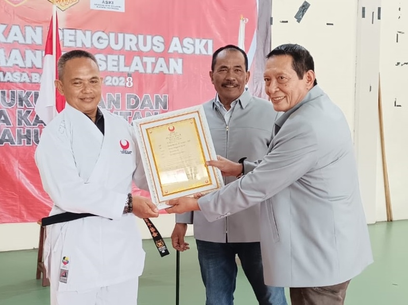 DILANTIK: Kepengurusan Akademi Seni-Beladiri Karate Indonesia (ASKI) Kalsel periode 2023-2028 dilantik, Jumat (12/1).