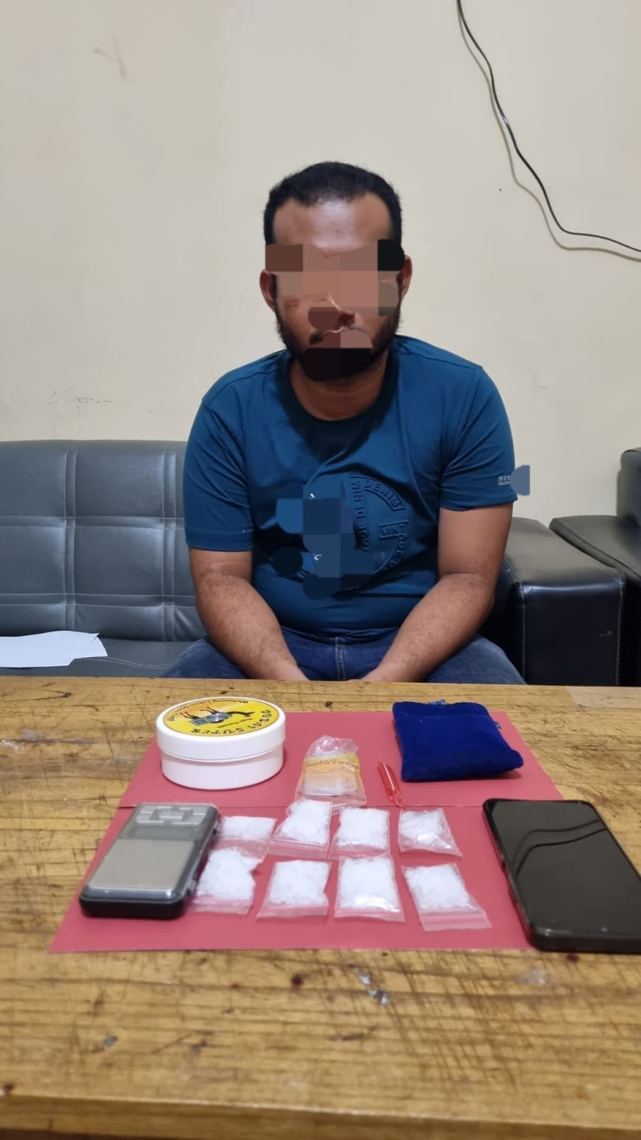 DITANGKAP POLISI: Pelaku, MM (32) bersama barang bukti telah diamankan Polsek Simpang Empat, Senin (15/1/2024). (Polres Banjar untuk Radar Banjarmasin)