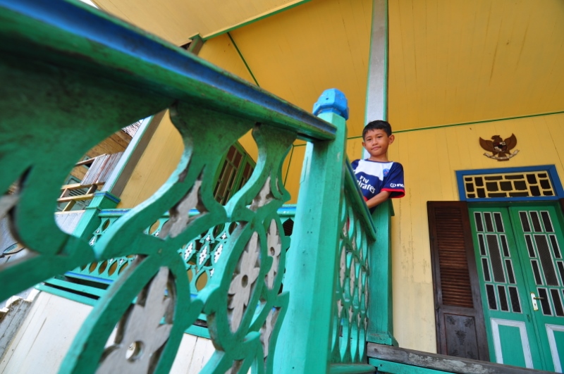 DESTINASI WISATA: Rumah bergaya kolonial di kampung tua Sungai Jingah, Banjarmasin Utara. Di sini, wisatawan bisa menemukan banyak rumah bergaya tempo doeloe.