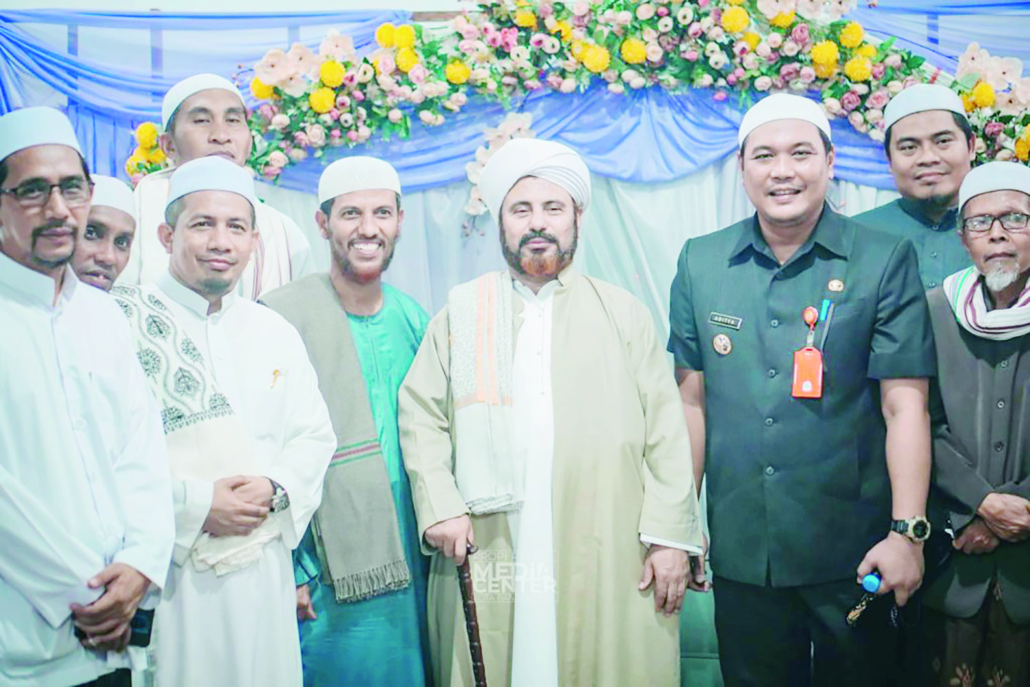 BERSAMA ULAMA: Wali Kota Banjarbaru, HM Aditya Mufti Ariffin dengan Habib Abdurrahman bin Ali Masyhur bin Hafidz (MEDIA CENTER BANJARBARU UNTUK RADAR BANJARMASIN)