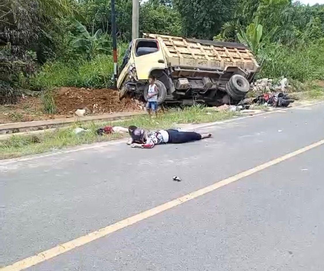 TABRAKAN: Kondisi setelah kecelakaan maut yang menewaskan tiga orang di jalan turunan dekat Rumah Makan Andalan di Desa Mekarpura.(Foto: Relawan untuk Radar Banjarmasin)