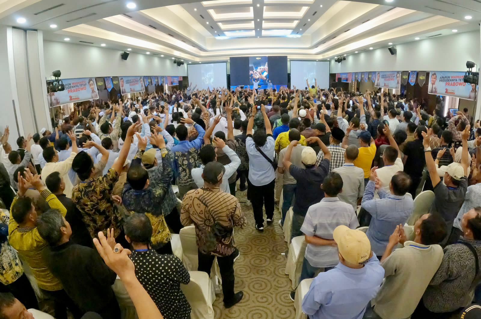 RELAWAN DOZER: Ribuan relawan tim dozer siap kawal suara Prabowo-Gibran