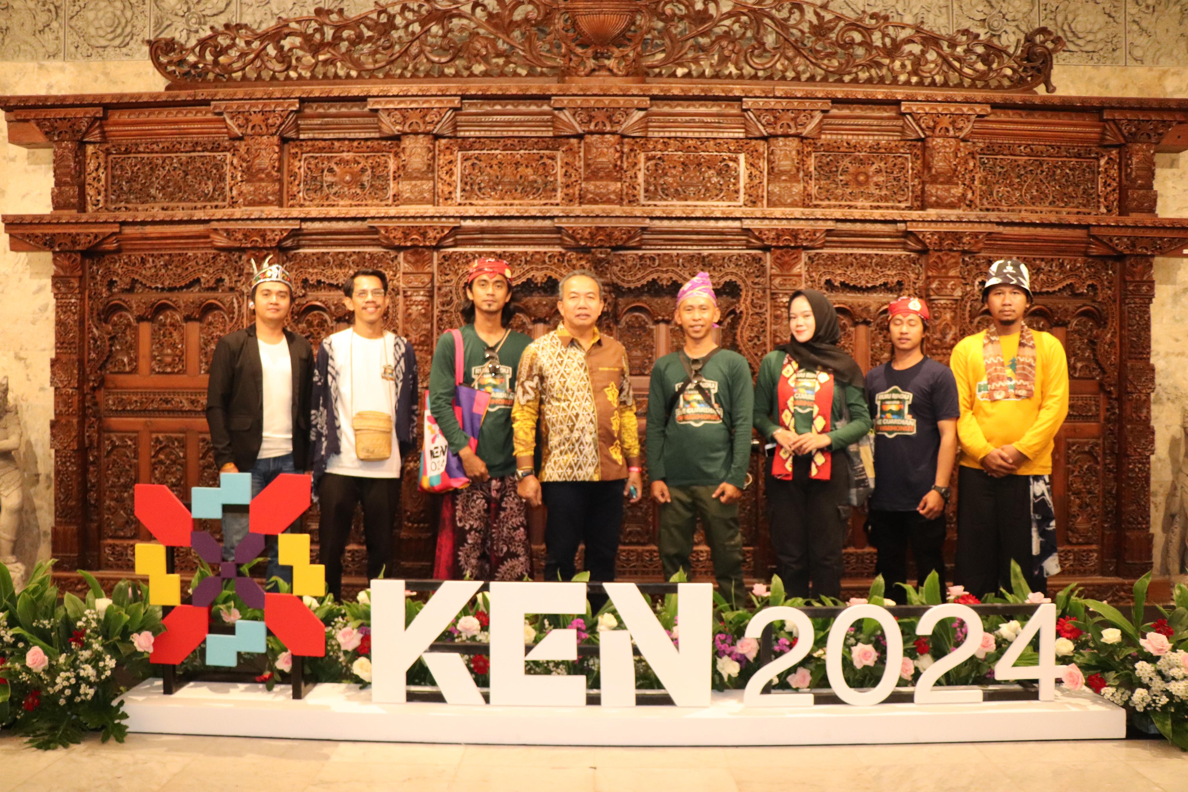 LAUNCHING: Pj Bupati Tapin, Muhammad Syarifuddin bersama para pemuda Tapin hadir di peluncuran KEN 2024 di TMII Jakarta, Sabtu (27/1/2024).(Foto: Prokopim Setda Tapin untuk Radar Banjarmasin)