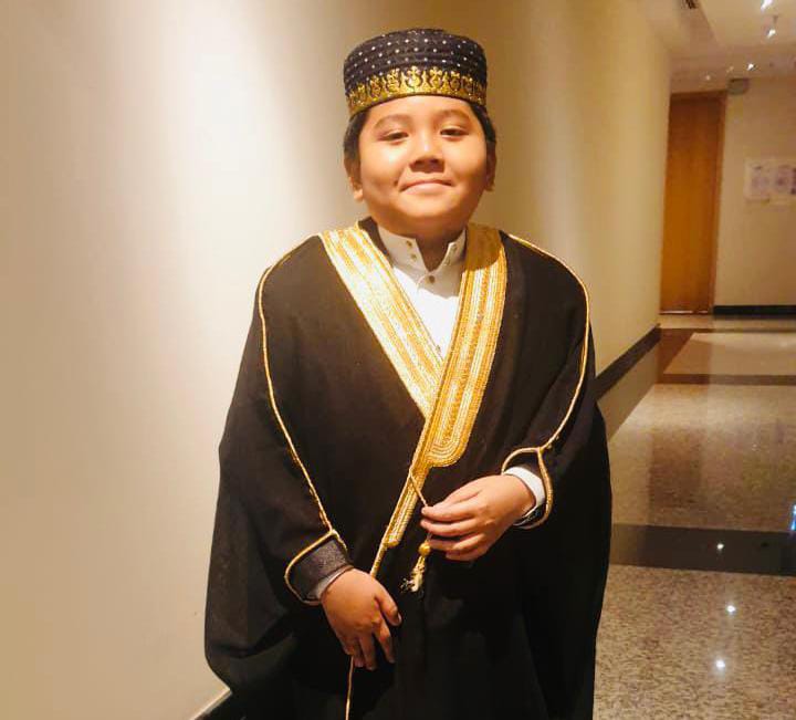 JUARA: Najmi Alvaro bin Suhaimi menyabet juara 1 dalam ajang MTQ Internasional Anak-Anak 2024 di Qatar.(foto: Keluarga Najmi Alvaro untuk Radar Banjarmasin)