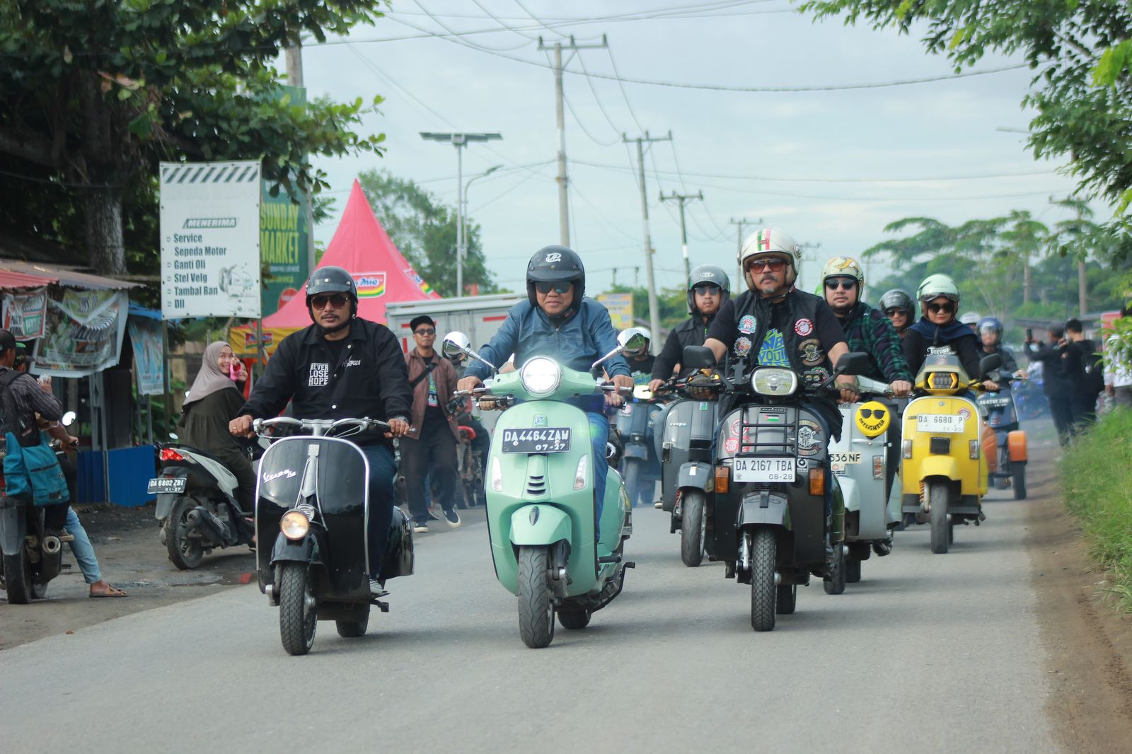 RIDING: Caleg DPR RI nomor urut 2 dari PAN, H Sudian Noor bersama komunitas motor dalam gelaran Tanbu Youth Fest 2024, Sabtu (3/1)