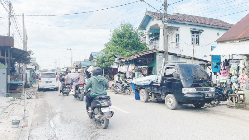 PERLU DITATA: Kondisi jalan Sekumpul yang belum tertata rapi, dan sering terjadi kemacetan, Rabu (7/2).