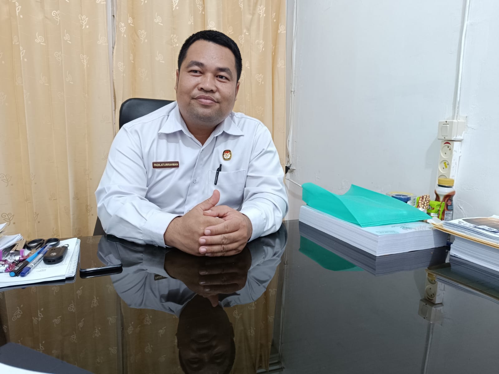 Padilaturrahman, anggota KPU HSS Divisi Teknis Penyelenggaraan.(Foto: Salahudin/Radar Banjarmasin)