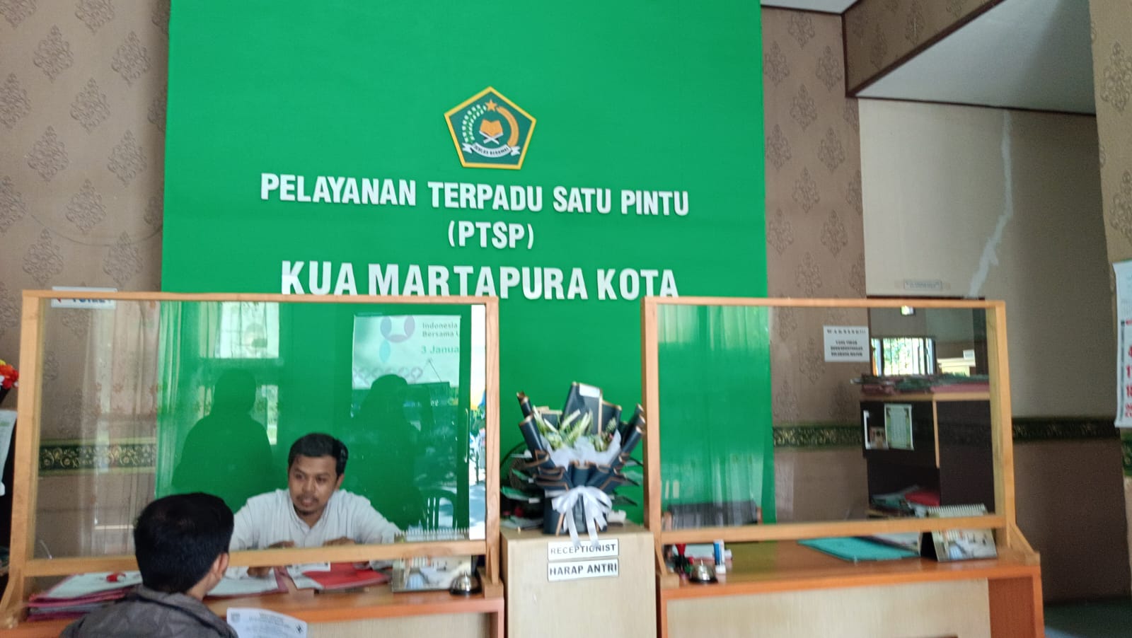 ADMINISTRASI NIKAH: Kantor Urusan Agama (KUA) Martapura.(Foto: Sheilla Farazela/Radar Banjarmasin).
