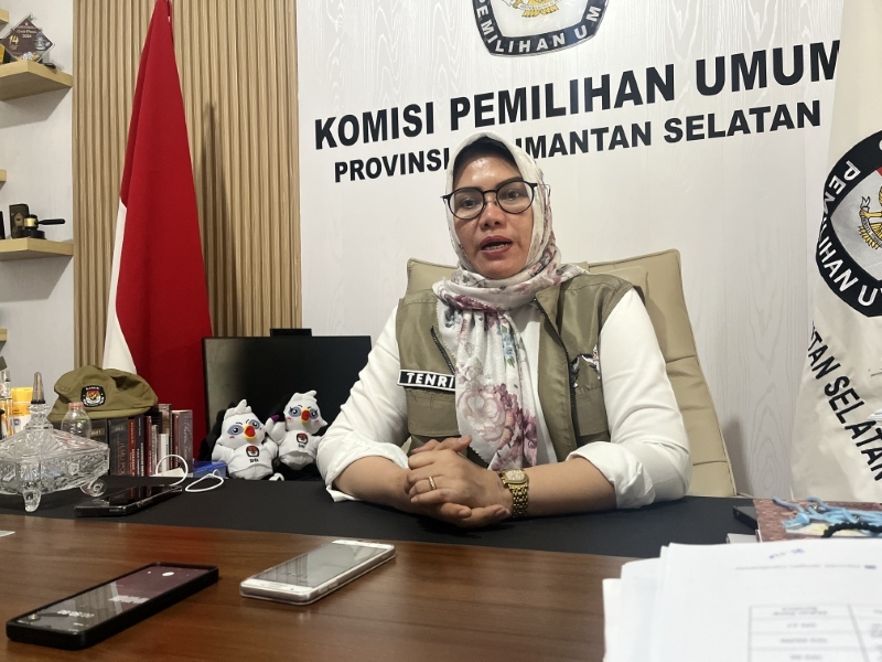 PLENO: Hari kedua rapat pleno terbuka rekapitulasi hasil perolehan suara di tingkat kecamatan di Kabupaten Tanah Bumbu, Senin (19/2).