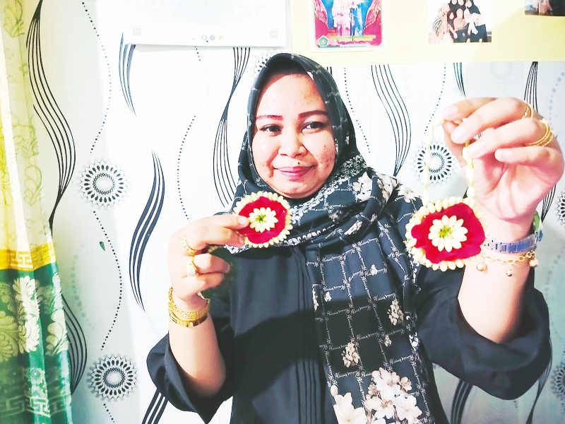 BOGAM: Bogam ini biasa digunakan atau ditempelkan di selendang berbahan melati, dan bisa digunakan untuk pakaian adat Jawa.&nbsp;| Foto: Maulana/Radar Banjarmasin