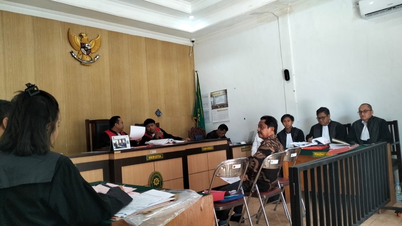 KETERANGAN SAKSI: Para saksi dihadirkan untuk memberikan keterangan di sidang kasus penggelapan.