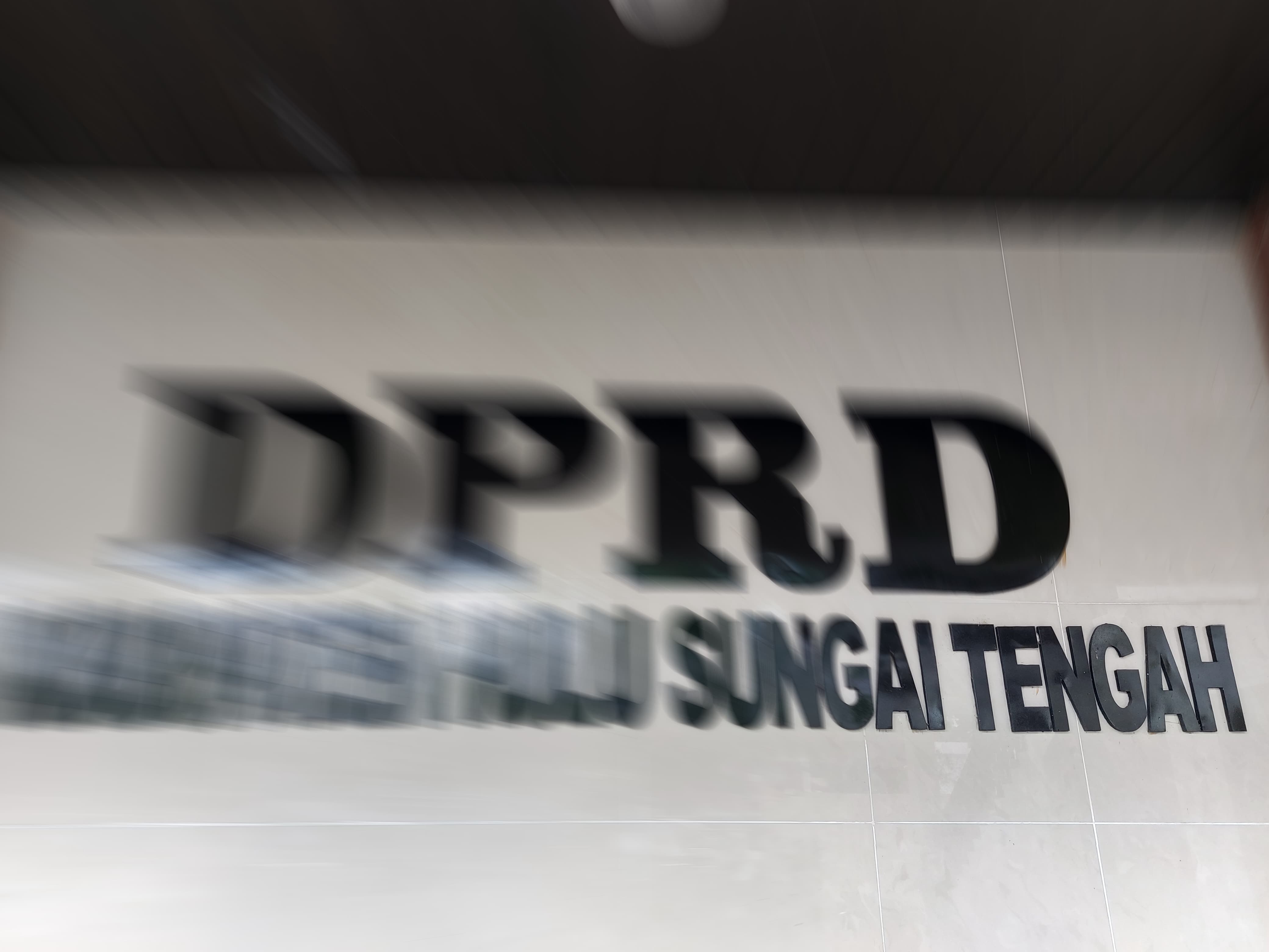 MENANTI: Kursi pimpinan DPRD HST bisa diambil alih Partai Golkar setelah unggul suara dari Gerindra.(Foto: Jamaluddin/Radar Banjarmasin)