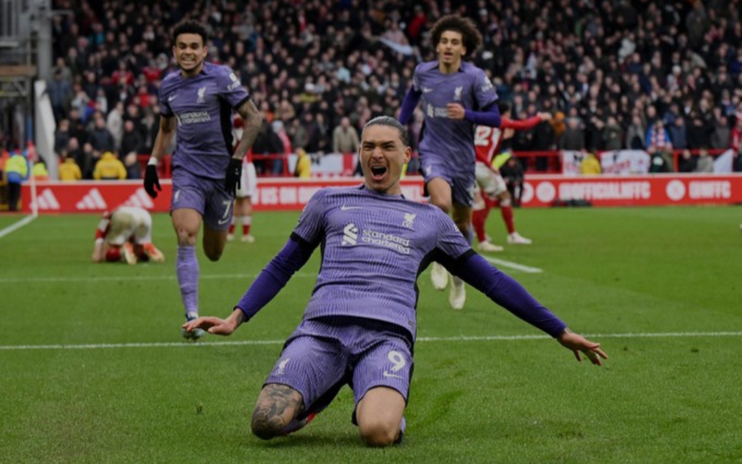SELEBRASI: Pemain Liverpool, Darwin Nunez berselebrasi dalam kemenangan 1-0 melawan Nottingham Forest pada pekan ke-27 Liga Inggris di City Ground, Sabtu (2/3.  (Foto: X/@LFC)