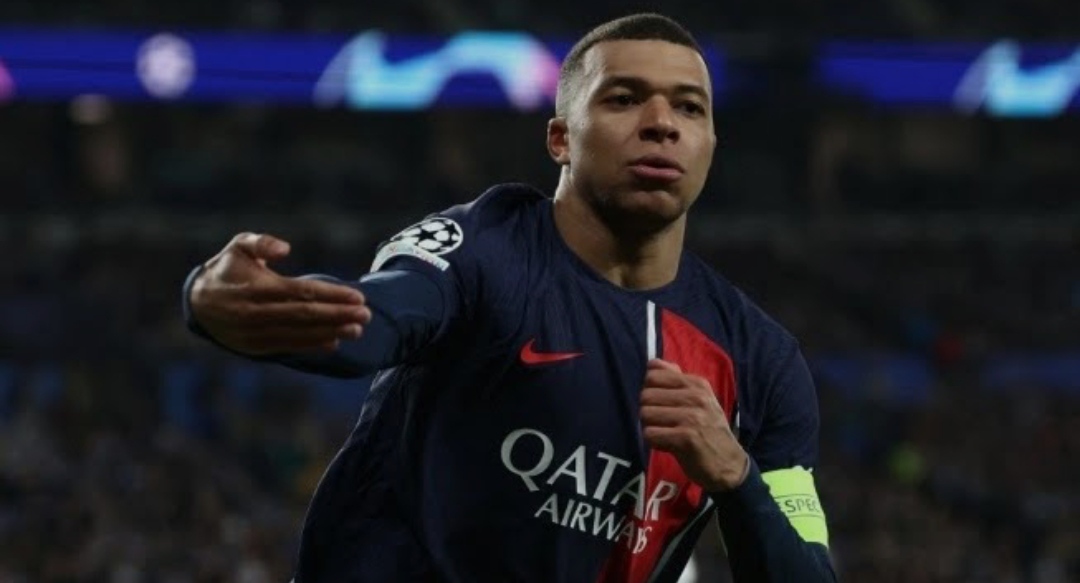 SELEBRASI: Kylian Mbappe melakukan selebrasi usai mencetak gol kedua timnya ke gawang Real Sociedad pada pertandingan leg kedua babak 16 besar Liga Champions 2023-2024, Rabu (6/4/2024). (Foto:AFP)