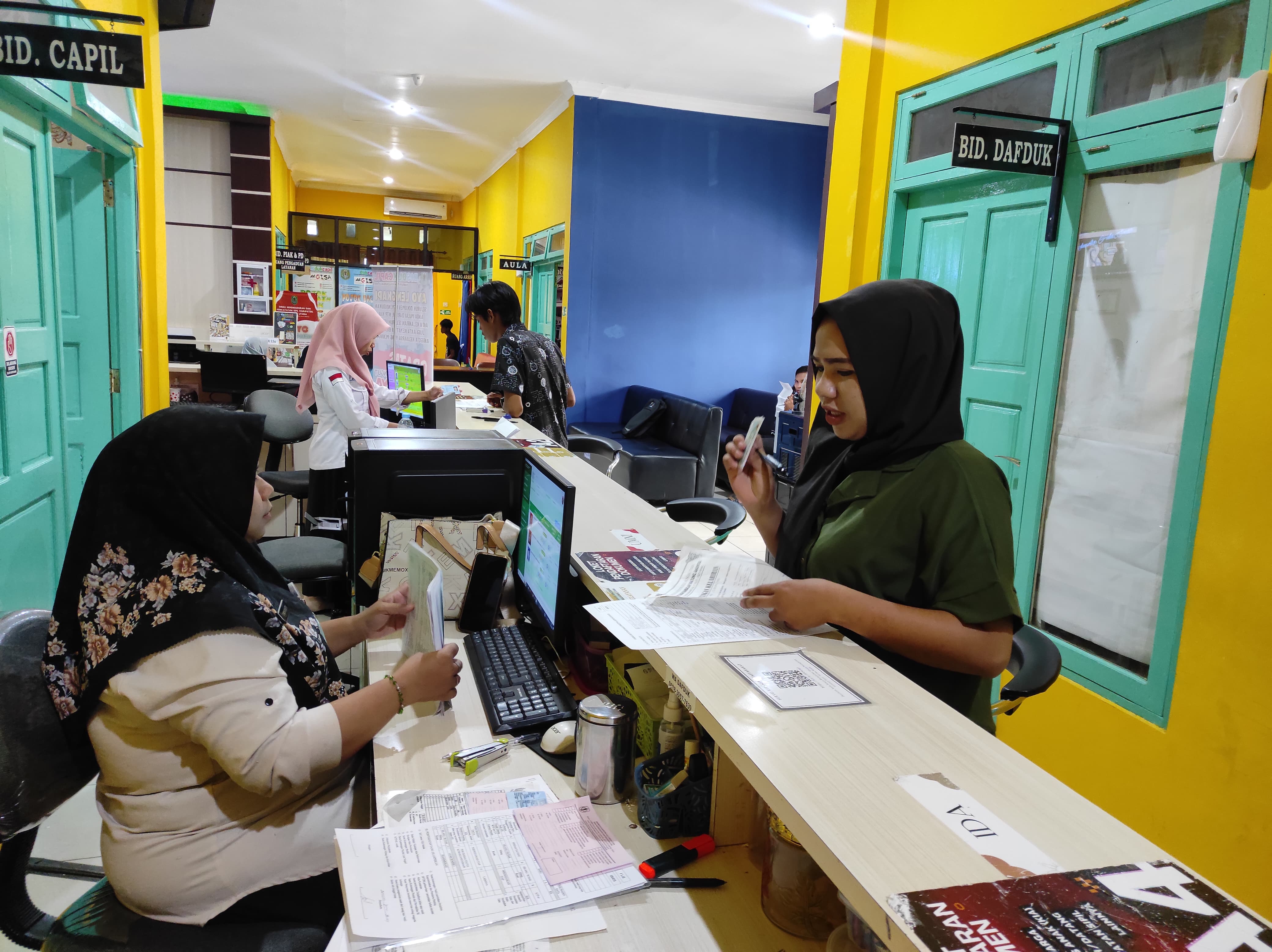 INFORMASI: Selama Ramadhan Disdukcapil HSU melakukan perubahan jadwal pelayanan. (Foto: M Akbar/Radar Banjarmasin)