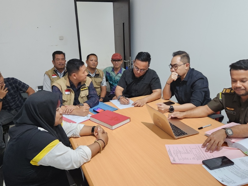 KASUS: Berkas perkara oknum Kades A atas dugaan tindak pidana Pemilu 2024 dilimpahkan ke JPU Kejari HSU.