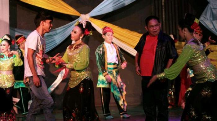 TARIAN KHAS: Beberapa orang saat membawakan tarian Bagandut.