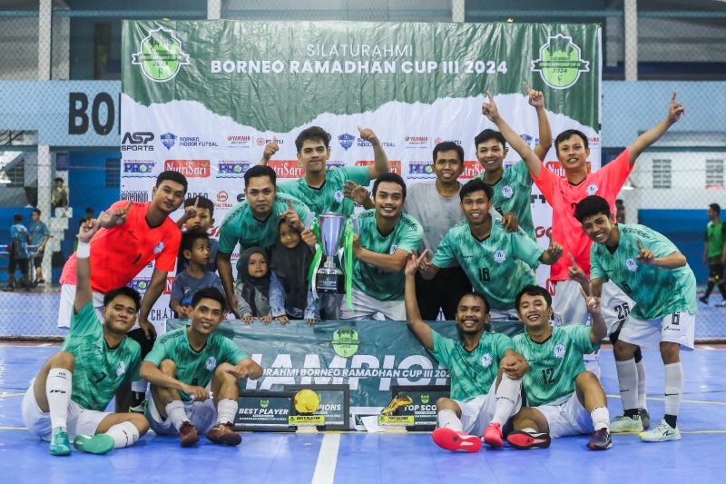 TAHUN KETIGA: Tim Kohusien FC berhasil menjuarai turnamen Silaturahmi Borneo Ramadhan Cup Season 3 setelah mengalahkan TIKI Banjarmasin di babak final.