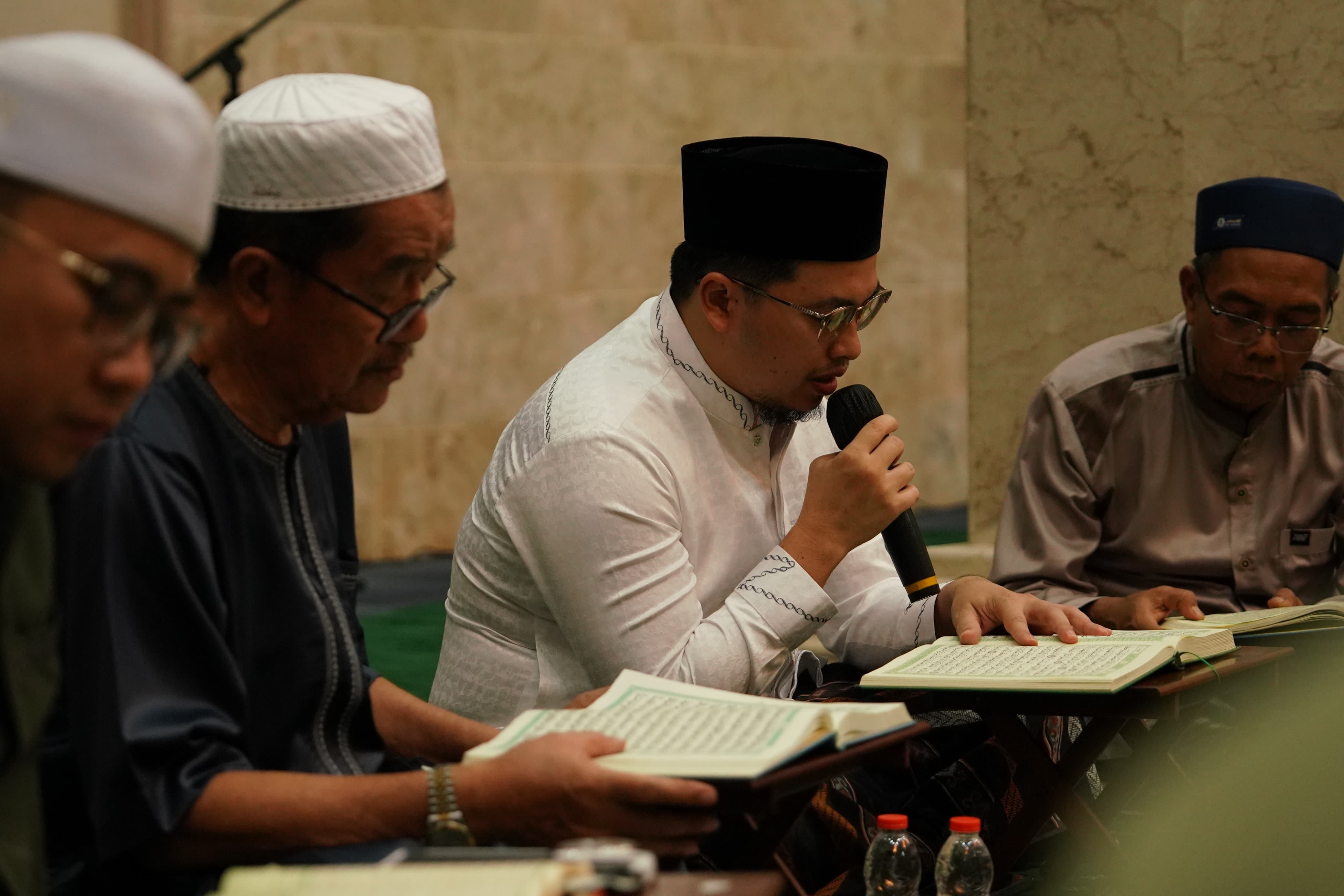 KHUSYUK: Pemerintah Kabupaten Hulu Sungai Tengah kembali melaksanakan Tadarus Al Quran pada Ramadhan 1445 H.