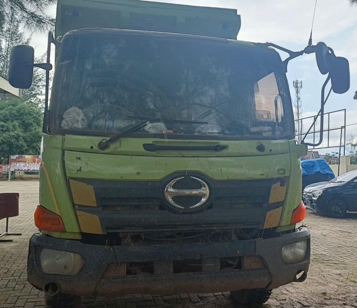BARANG BUKTI: TrontoTronton menjadi barang bukti polisi terkait kasus pencurian batu bara di Satui, Tanah Bumbu. (Foto: Polres Tanah Bumbu)