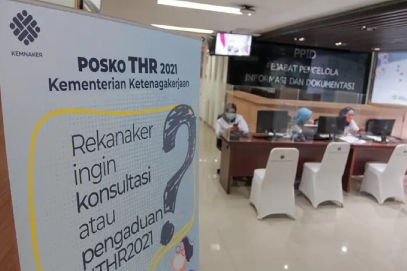 POSKO THR: Foto ilustrasi, posko THR yang dibuka Kemnaker RI beberapa tahun lalu. Posko serupa juga akan dibuka di daerah, tak terkecuali di Banjarmasin.