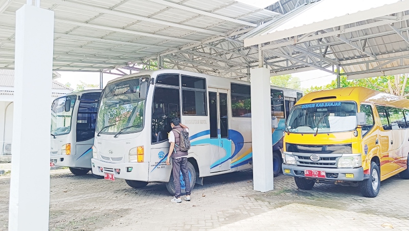 SIAP MELUNCUR: Tiga Unit Bus milik Dishub Banjar untuk mudik lebaran.